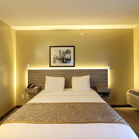 Days Inn By Wyndham Surrey Exteriér fotografie