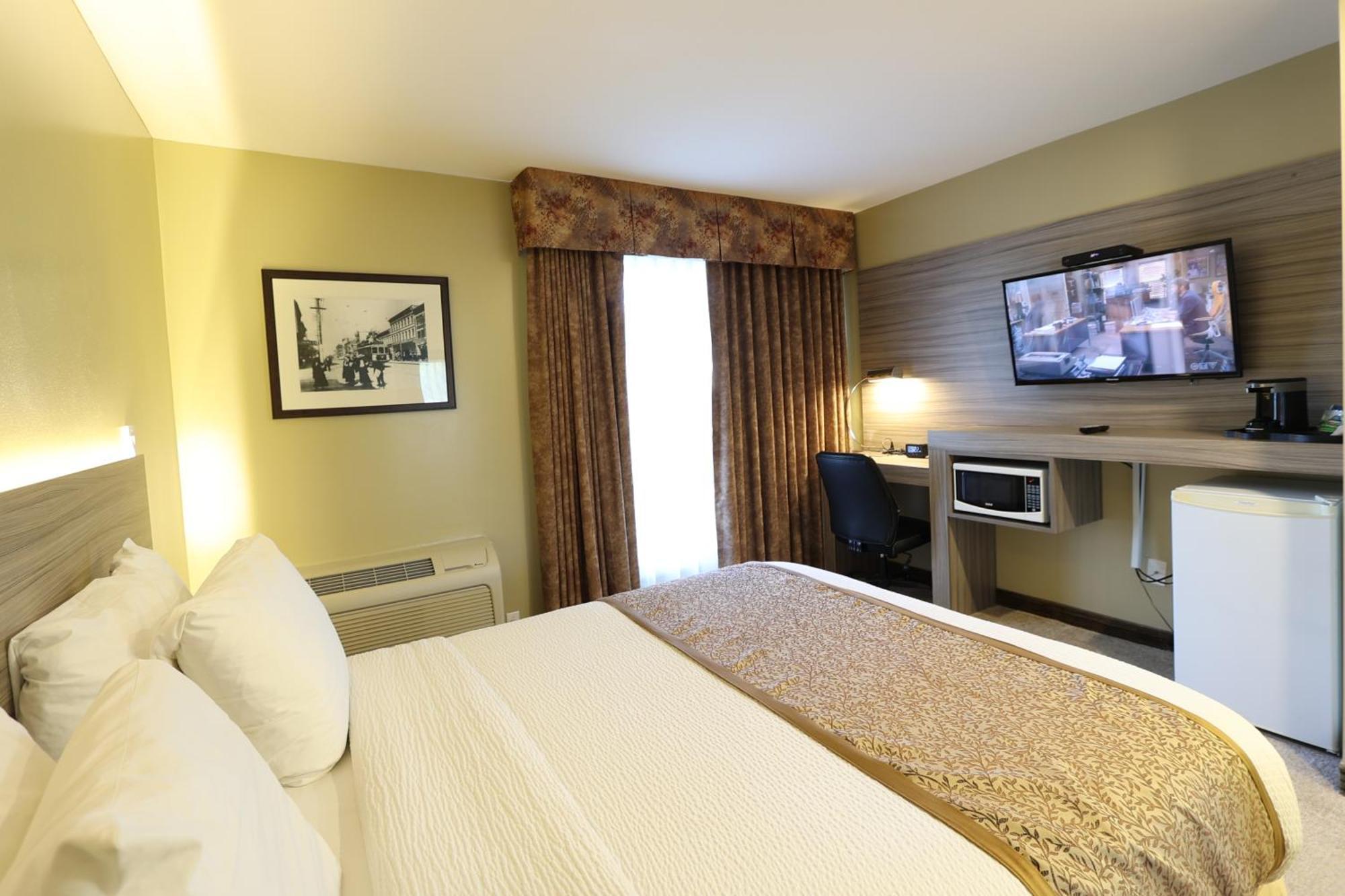 Days Inn By Wyndham Surrey Exteriér fotografie