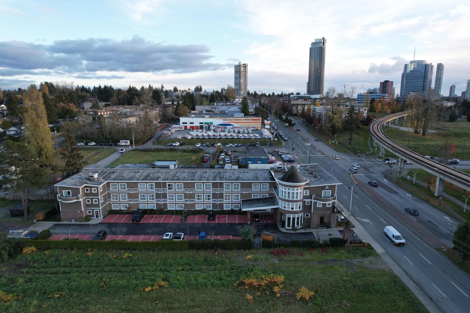 Days Inn By Wyndham Surrey Exteriér fotografie