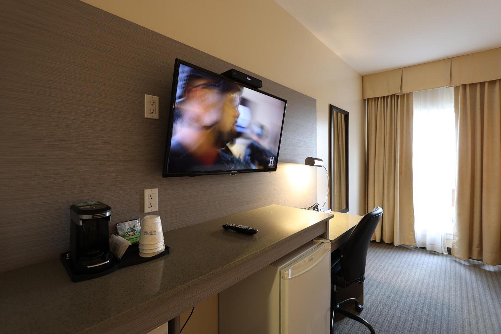Days Inn By Wyndham Surrey Exteriér fotografie