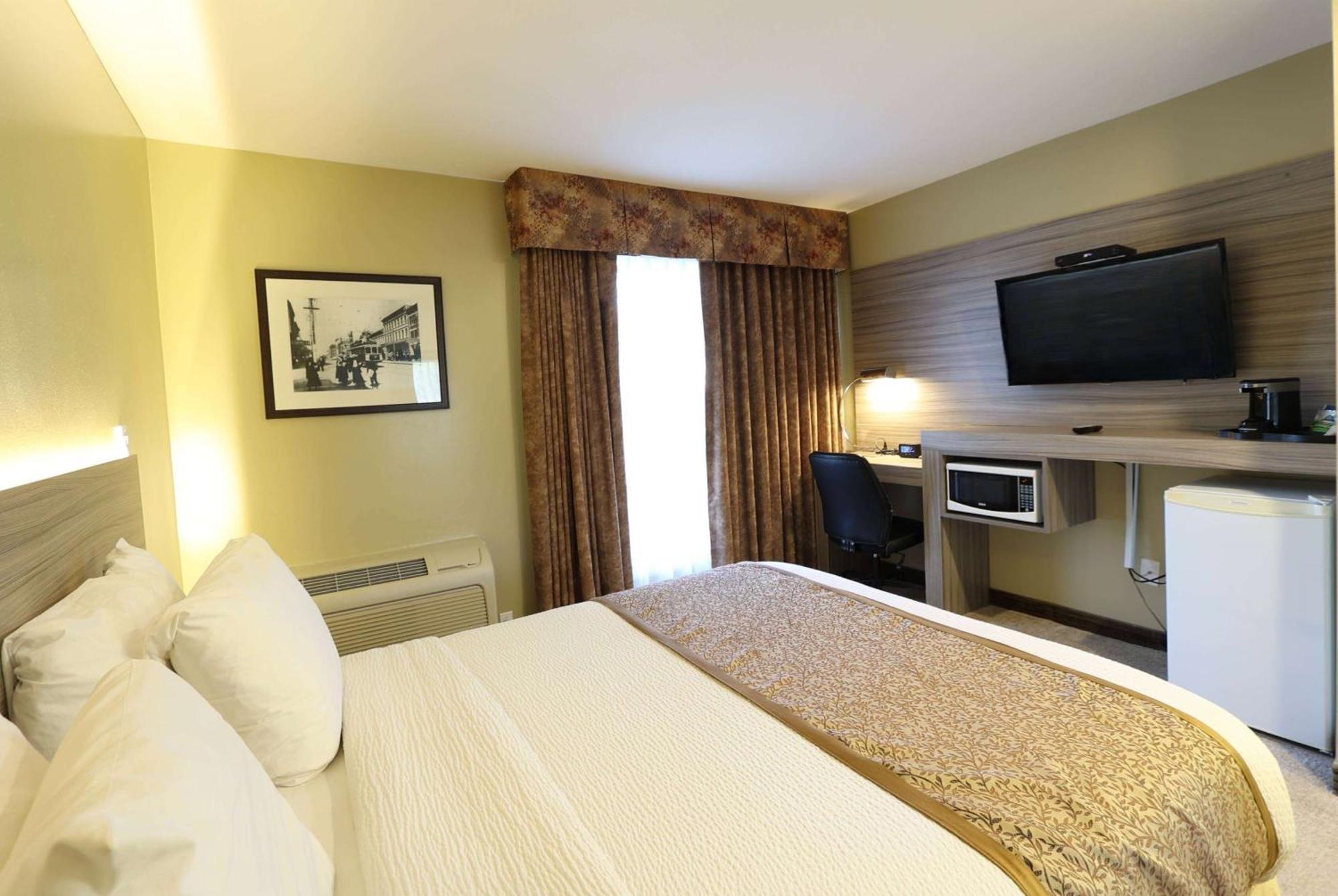 Days Inn By Wyndham Surrey Exteriér fotografie