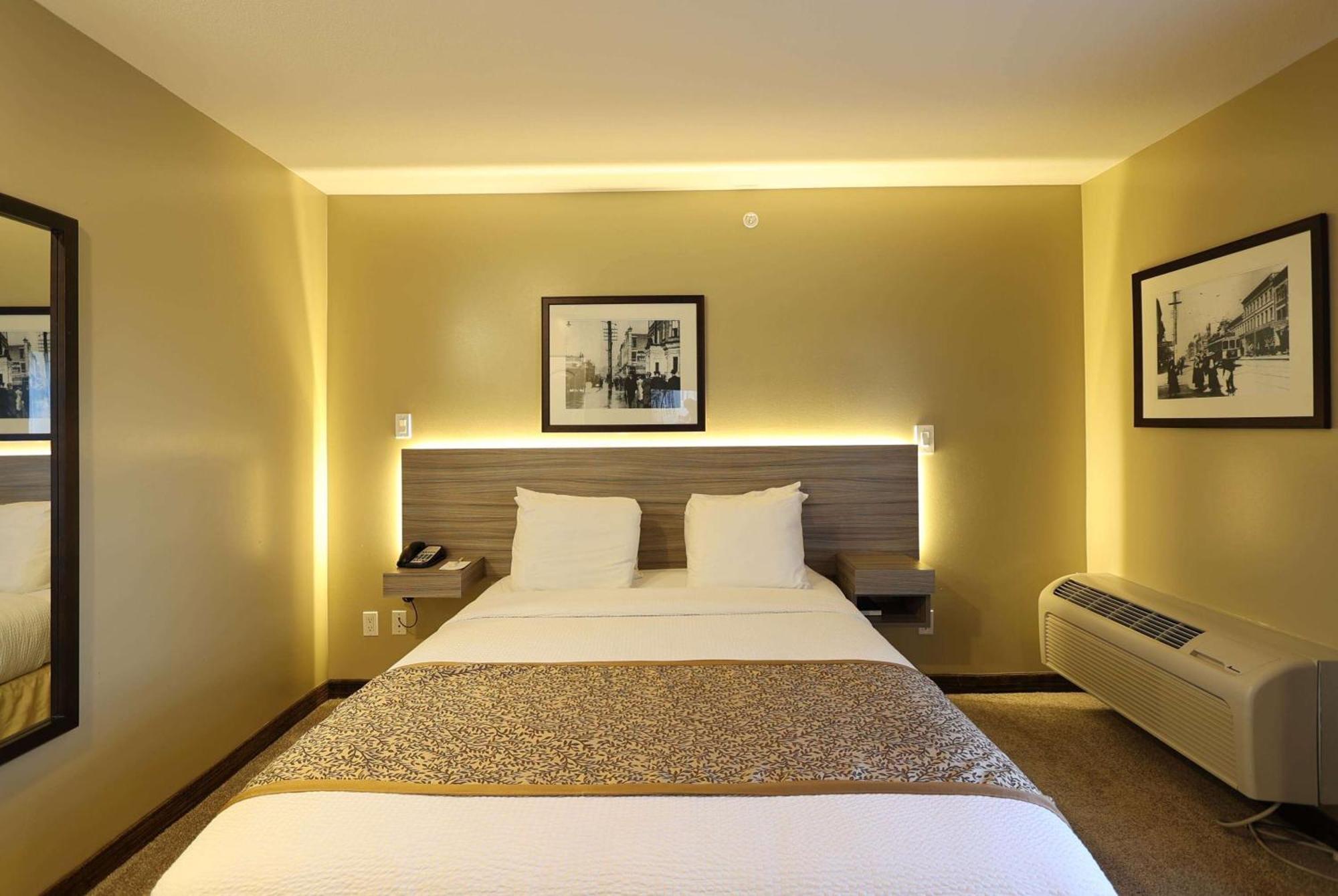 Days Inn By Wyndham Surrey Exteriér fotografie